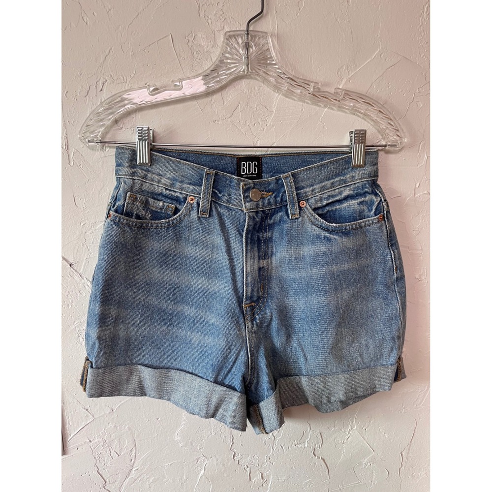 BDG Urban Outfitters Mom High-Rise Denim Shorts Medium Wash Blue Cuffed Size 26